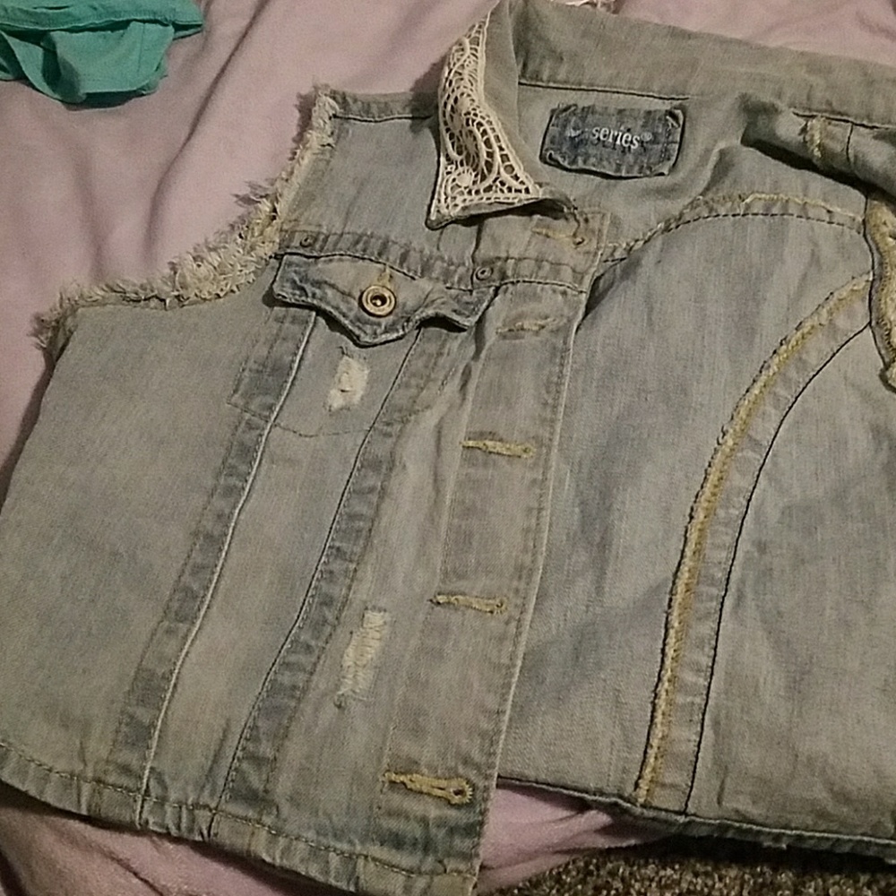 SOLD. denim vest jean jacket with lace details - Picture 3 of 4
